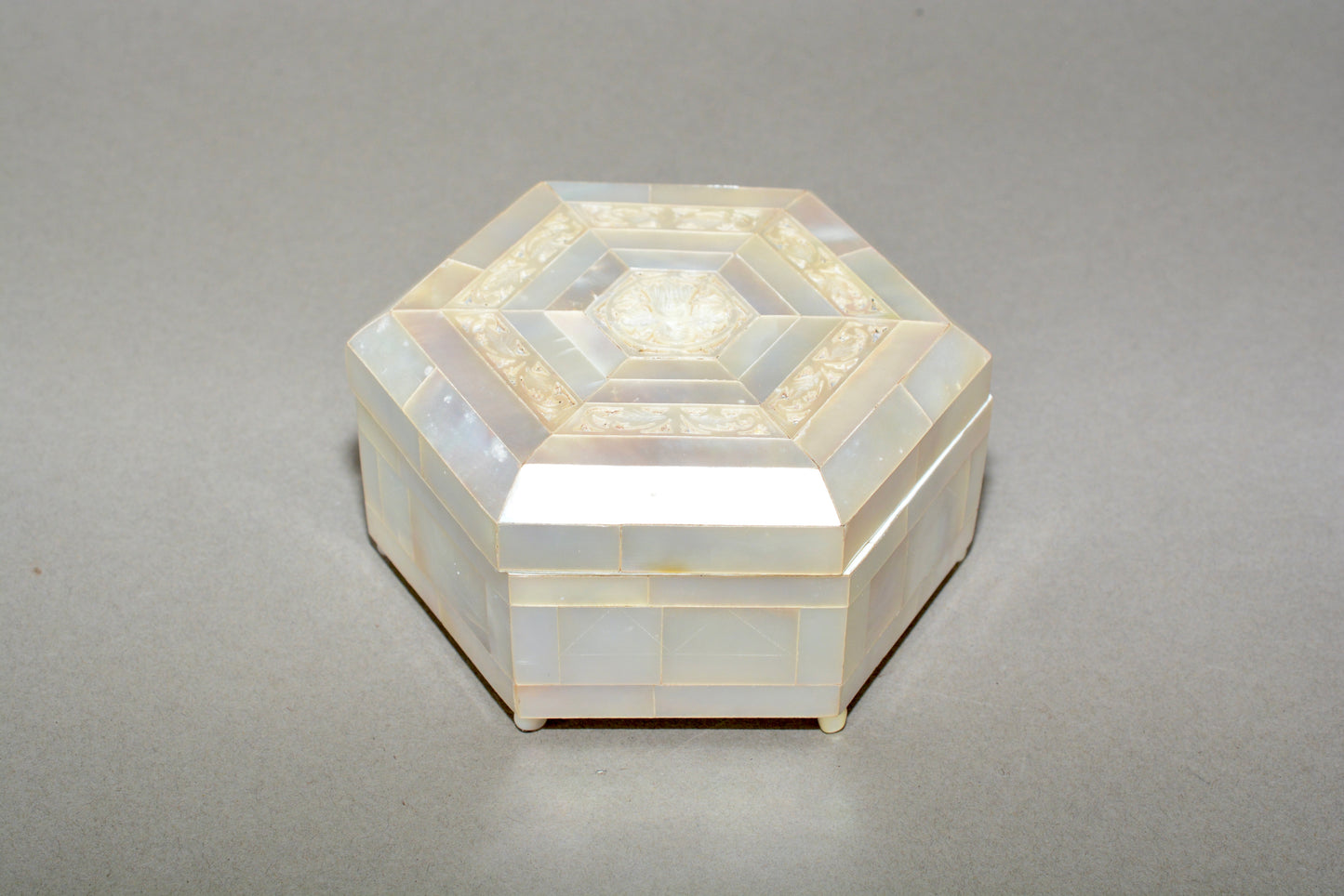 Hexagonal mother of pearl jewel box