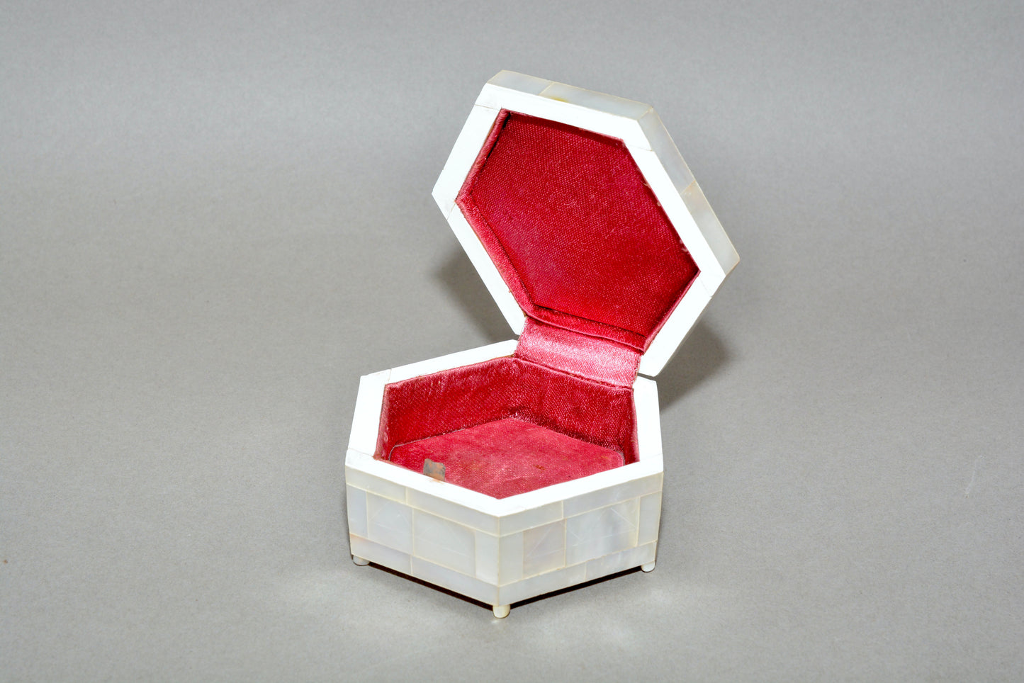 Hexagonal mother of pearl jewel box