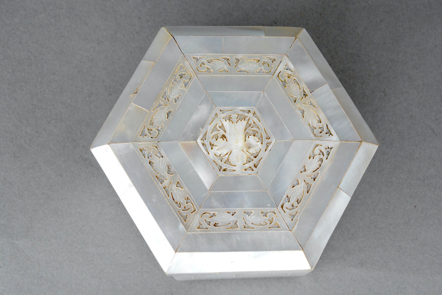 Hexagonal mother of pearl jewel box
