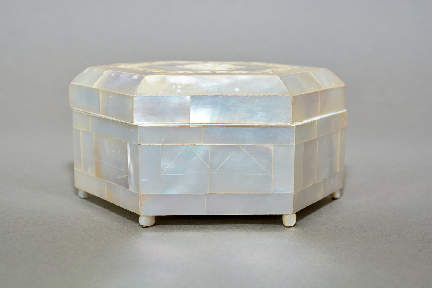 Hexagonal mother of pearl jewel box