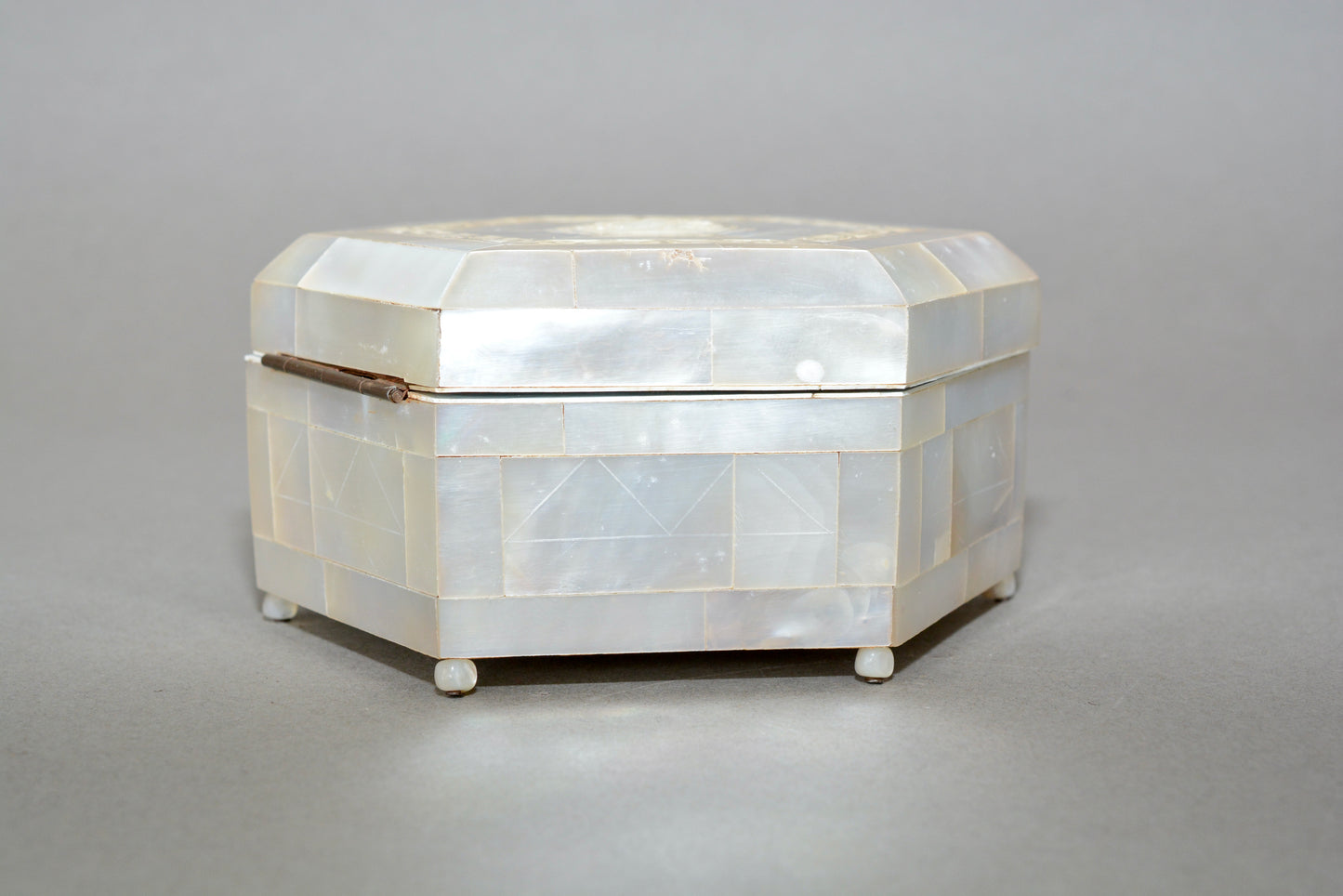 Hexagonal mother of pearl jewel box