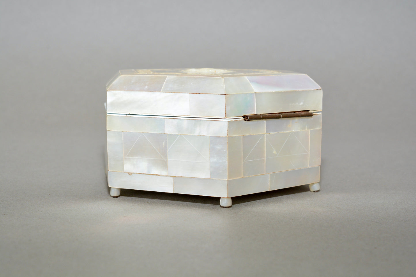 Hexagonal mother of pearl jewel box