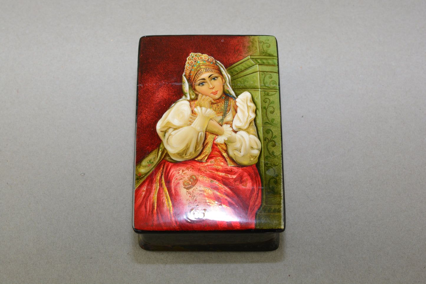 Fine vintage hand painted Russian Palekh lacquer box Princess