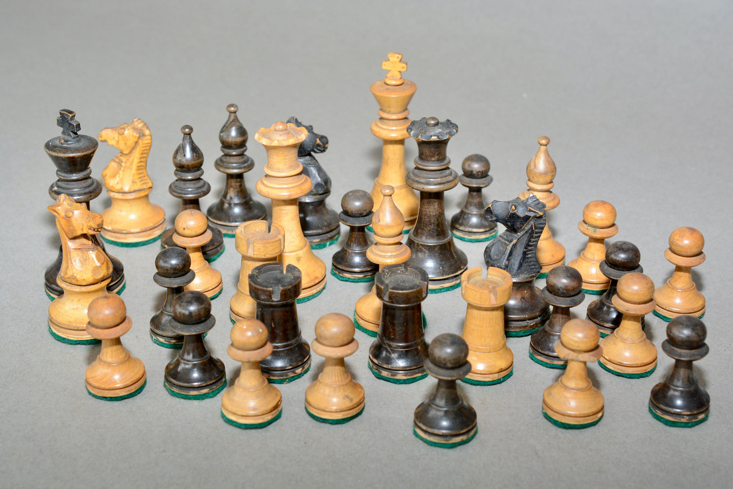 Edwardian wooden chess set chessmen