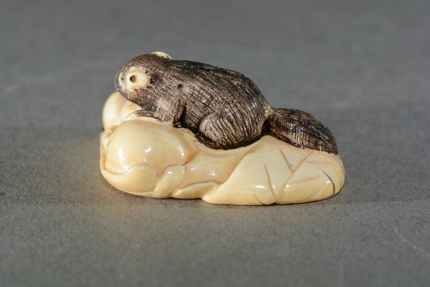 Vintage hand carved Japanese Netsuke squirrel