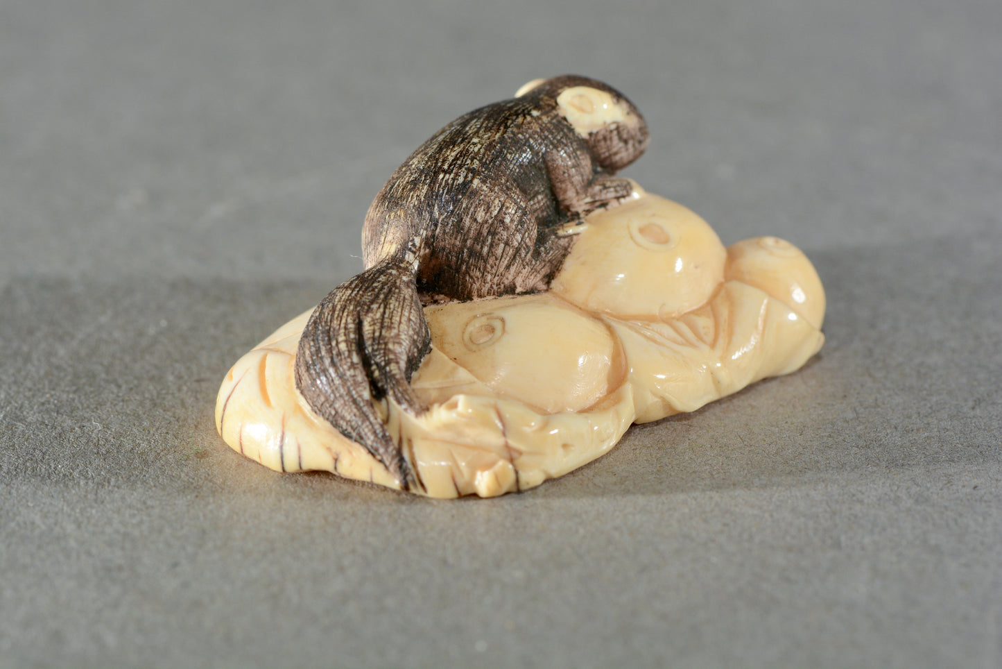 Vintage hand carved Japanese Netsuke squirrel