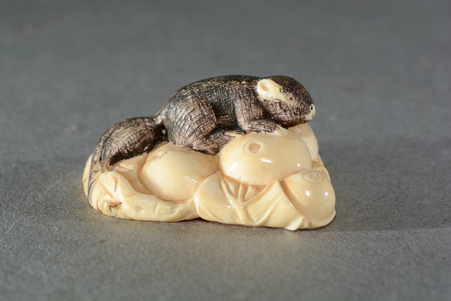 Vintage hand carved Japanese Netsuke squirrel