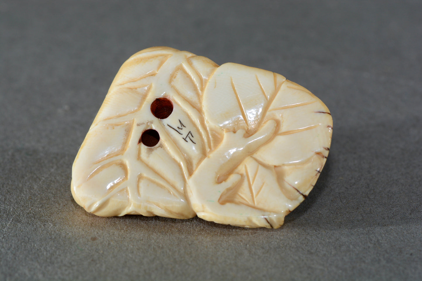 Vintage hand carved Japanese Netsuke squirrel