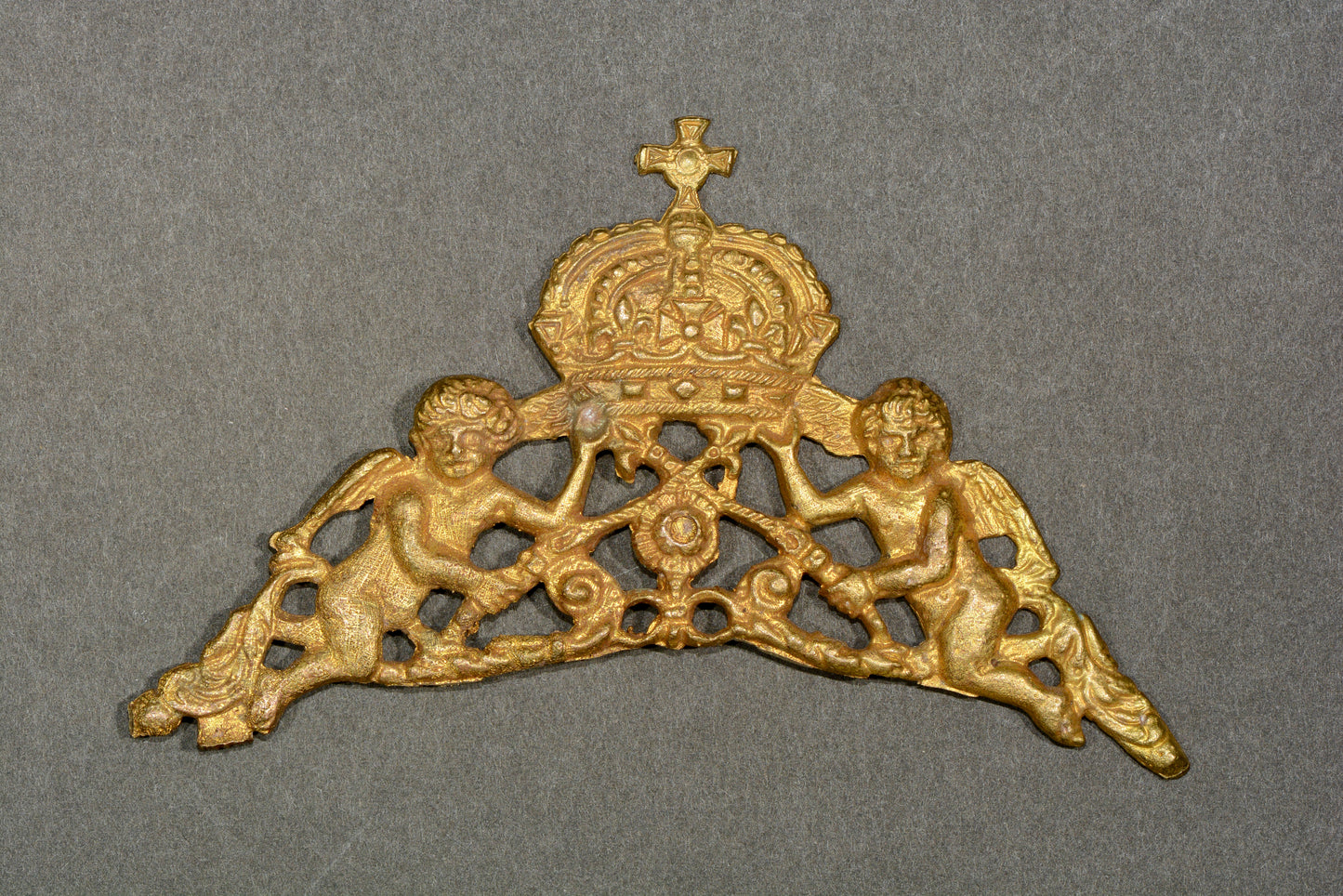 Victorian gilt brass ormolu mount angels holding a crown