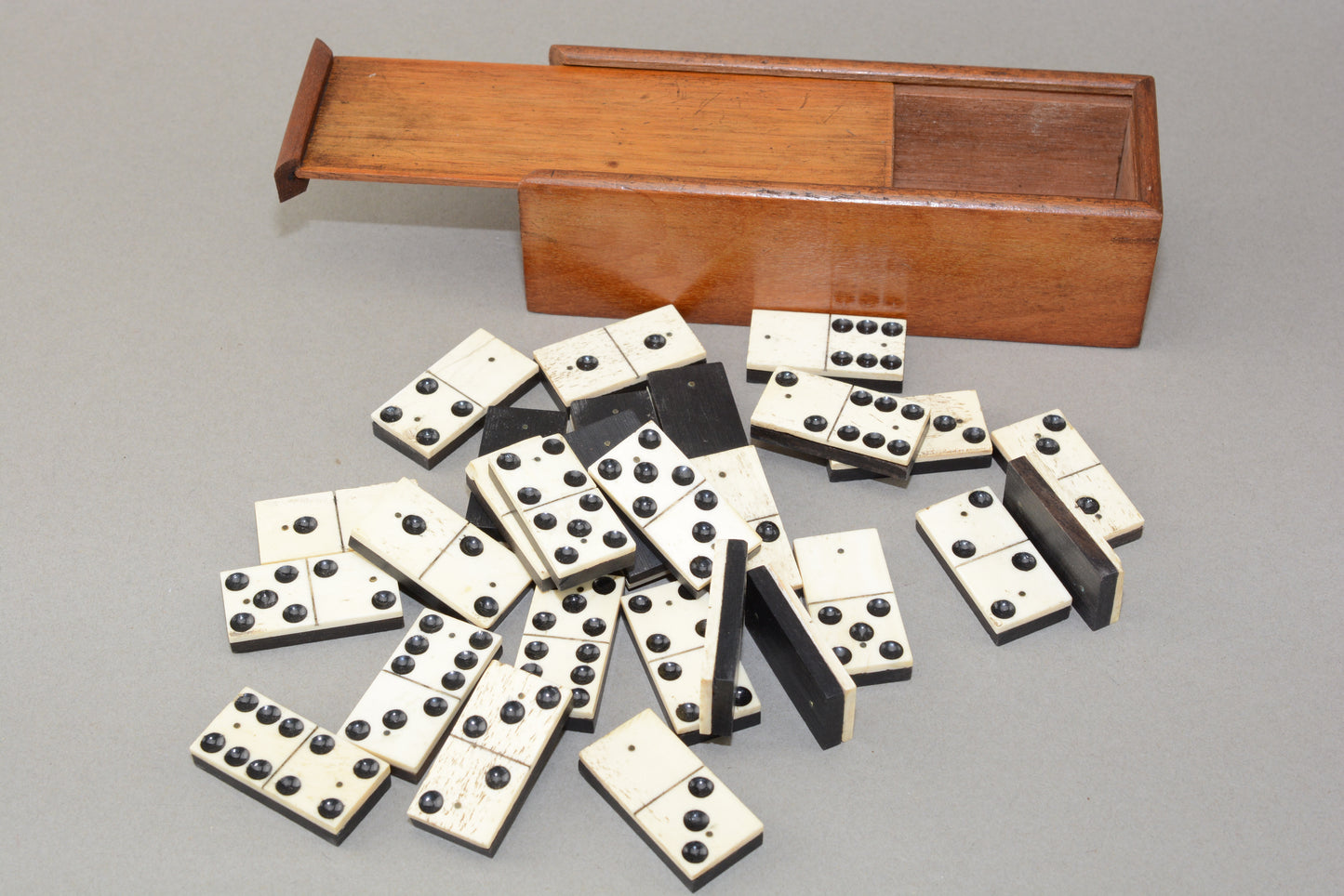 Edwardian boxed set of dominoes