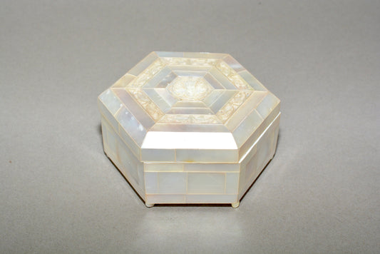 Hexagonal mother of pearl jewel box