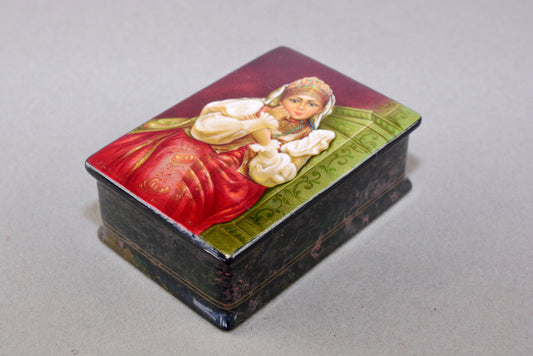 Fine vintage hand painted Russian Palekh lacquer box Princess