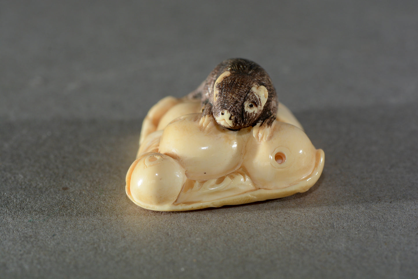 Vintage hand carved Japanese Netsuke squirrel