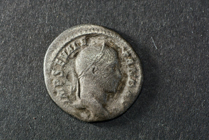 Ancient Roman silver denarius Severus Alexander (AD 222-235) Denarius / Virtus M6