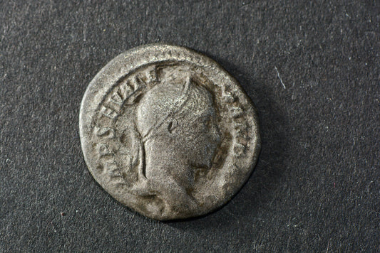 Ancient Roman silver denarius Severus Alexander (AD 222-235) Denarius / Virtus M6