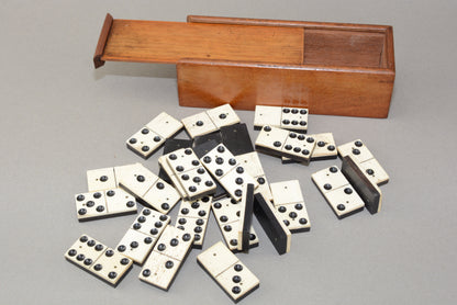 Edwardian boxed set of dominoes