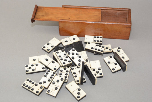 Edwardian boxed set of dominoes
