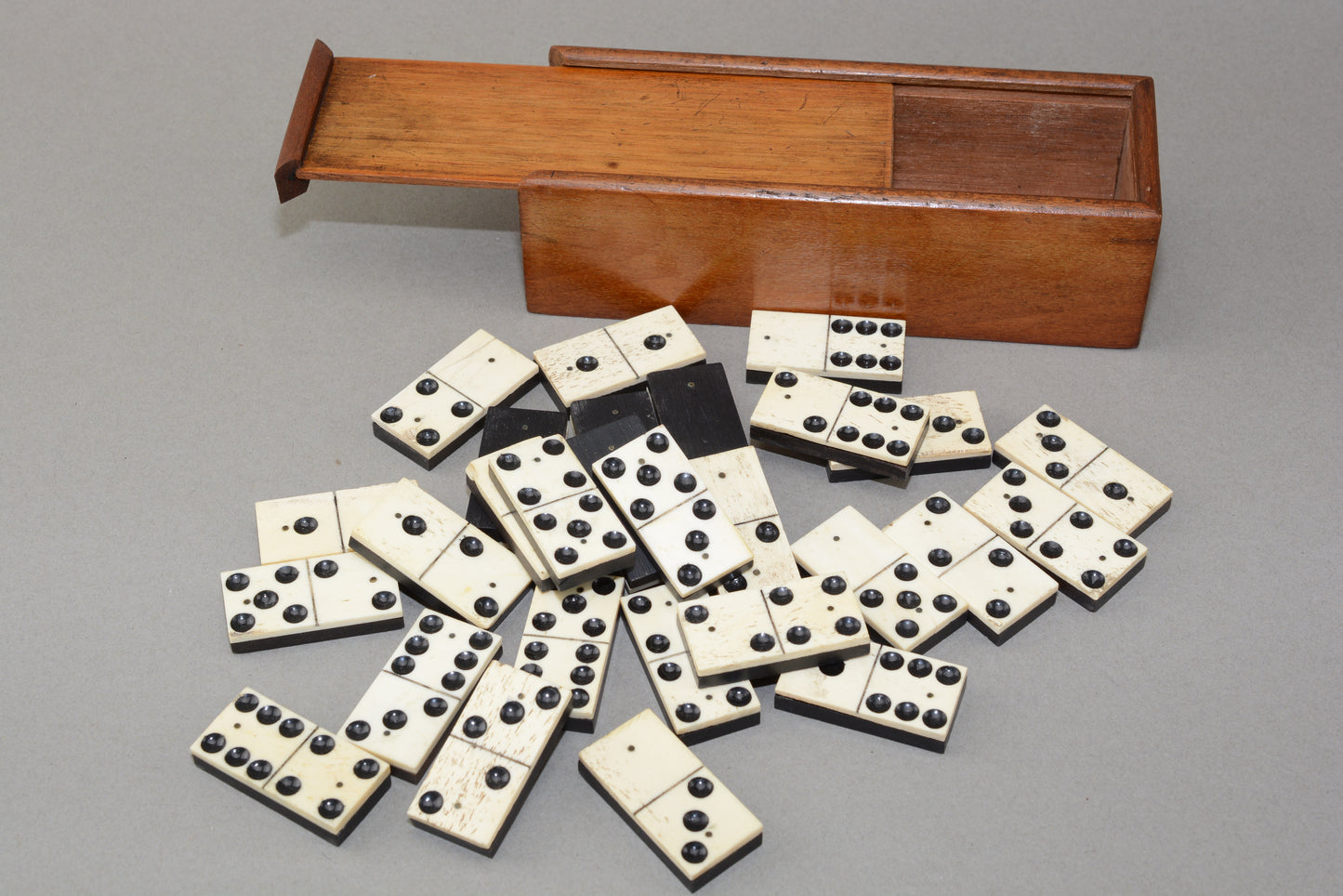 Edwardian boxed set of dominoes