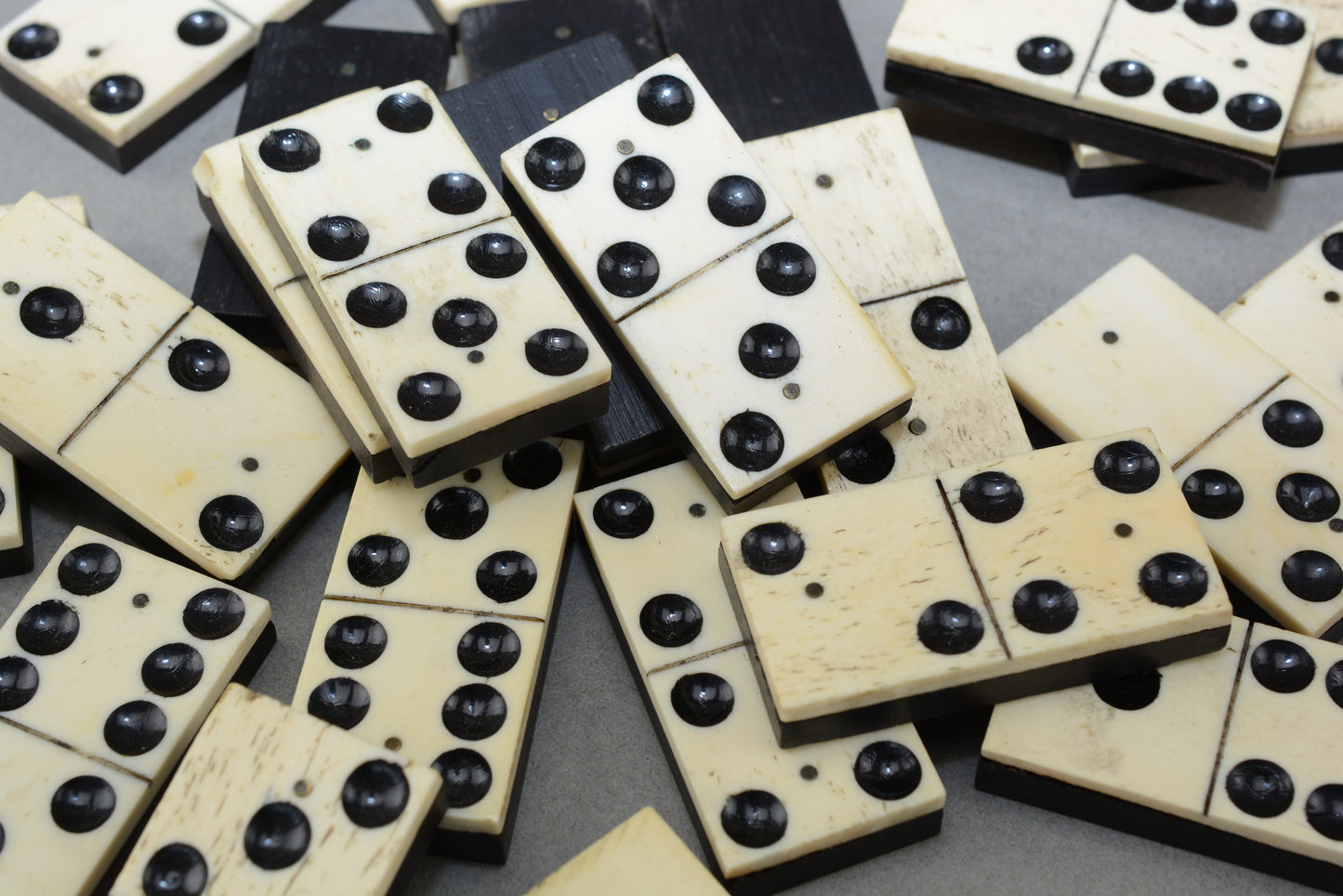 Edwardian boxed set of dominoes