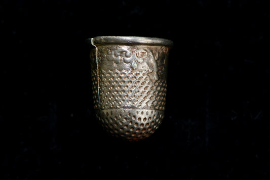 Early 18th century silver thimble with cherubs circa.1700-20 M20