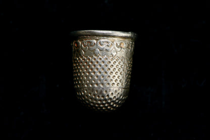 Early 18th century silver thimble with cherubs circa.1700-20 M20