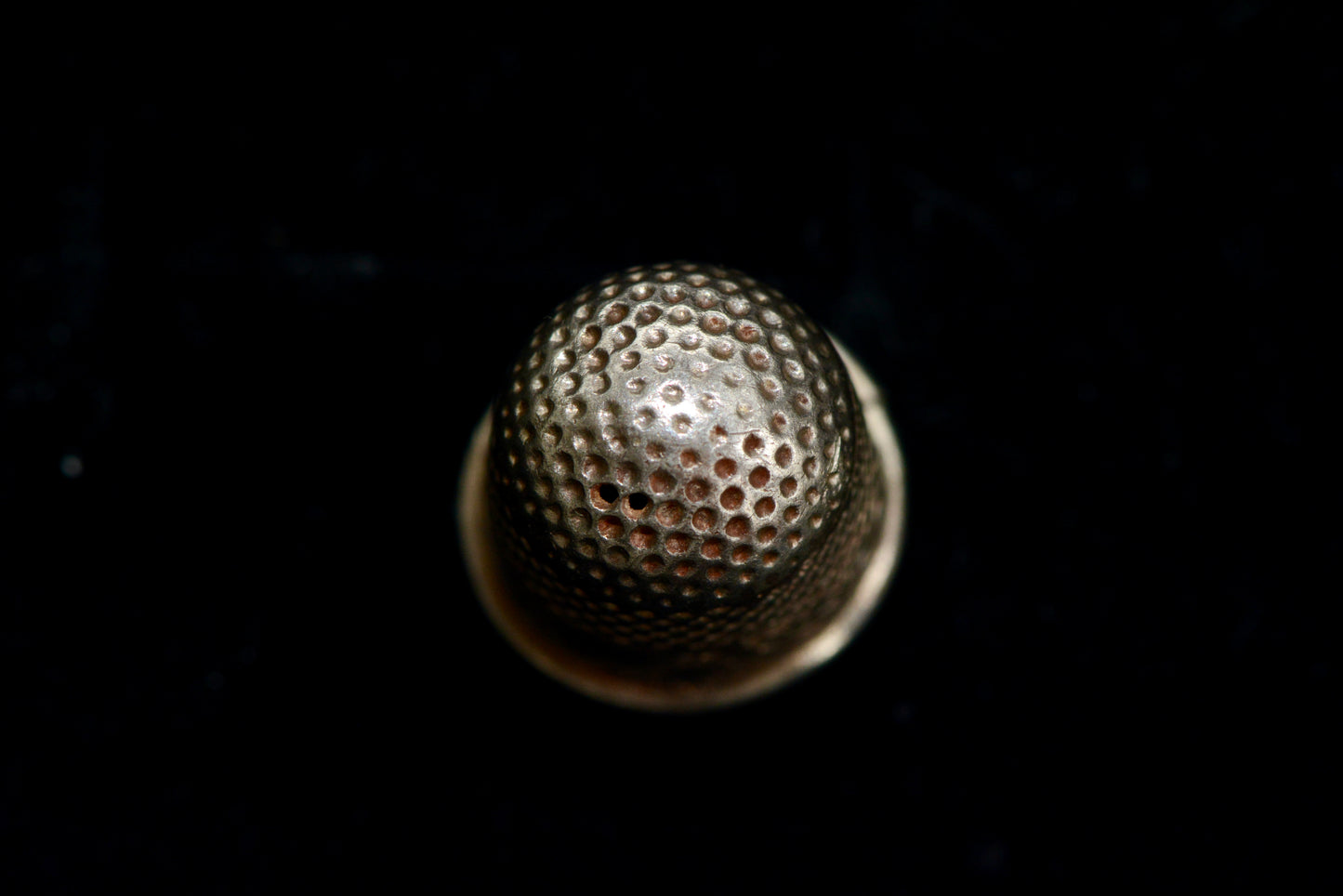 Early 18th century silver thimble with cherubs circa.1700-20 M20