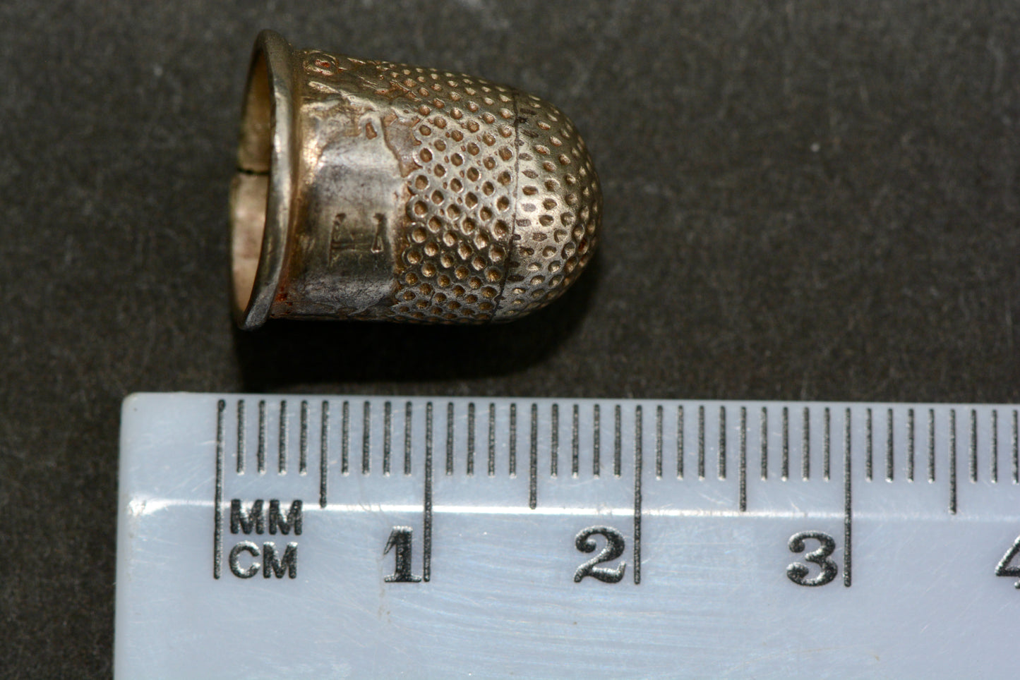 Early 18th century silver thimble with cherubs circa.1700-20 M20